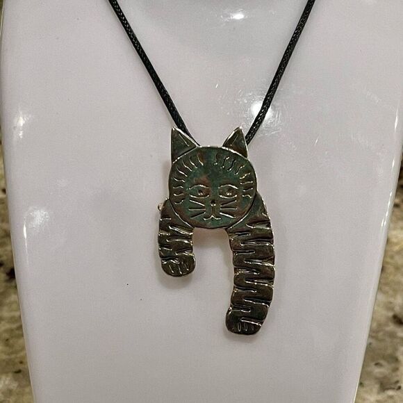 Vintage Unique Cat Brooch Pin Or Casual Womens Silver Pendant Necklace - Picture 5 of 5
